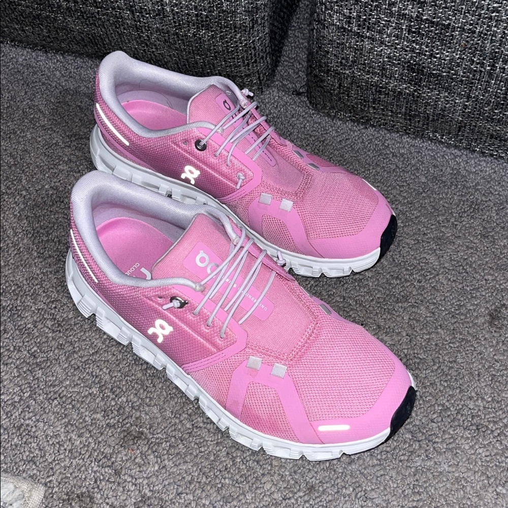 On women’s cloud 6 Running Shoe - Picture 7 of 9